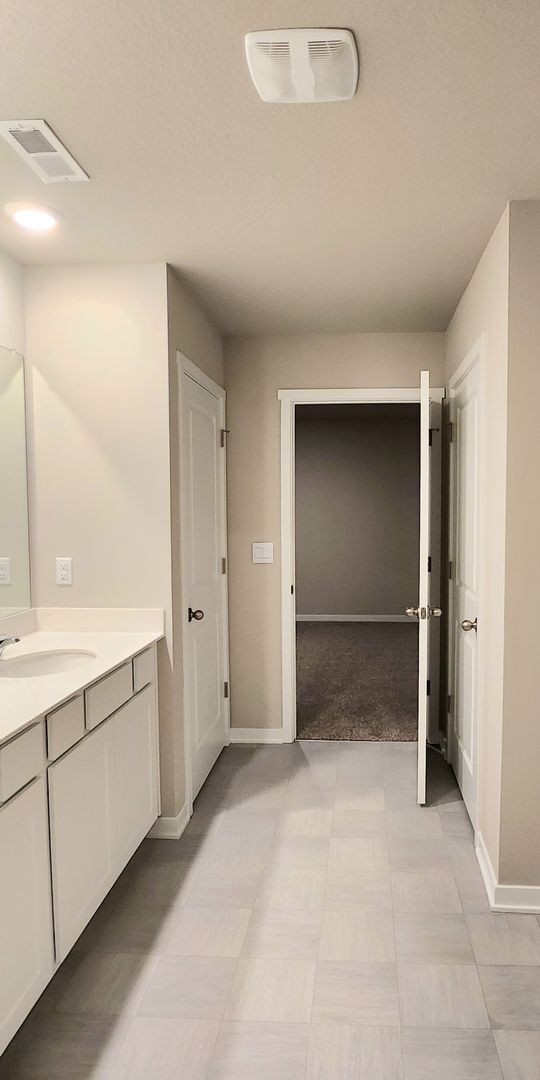 Building Photo - Modern 4BR Home Near Great Western Bike Trail | West Des Moines