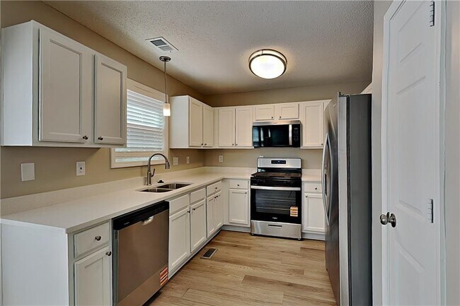 Building Photo - 28 Greystone Ridge