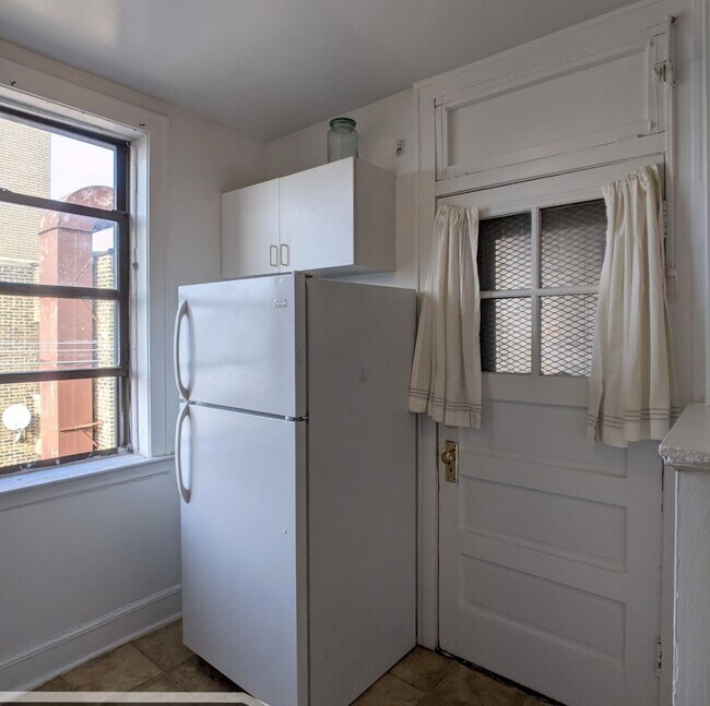 Building Photo - 2338 N Spaulding Ave