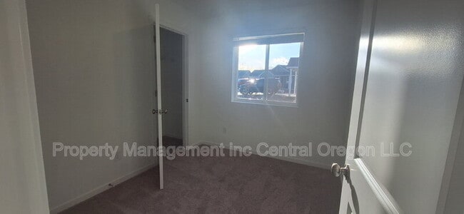 Building Photo - 1349 NE Cobbleridge Lp