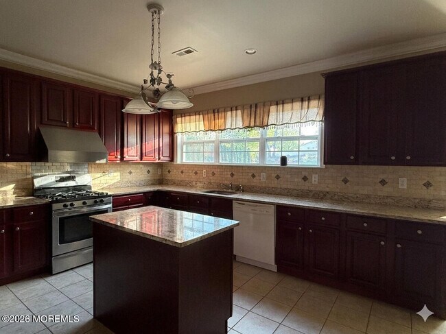 Building Photo - 8 Bennett Ct