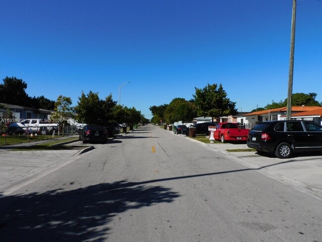 Building Photo - 846 W 31st St