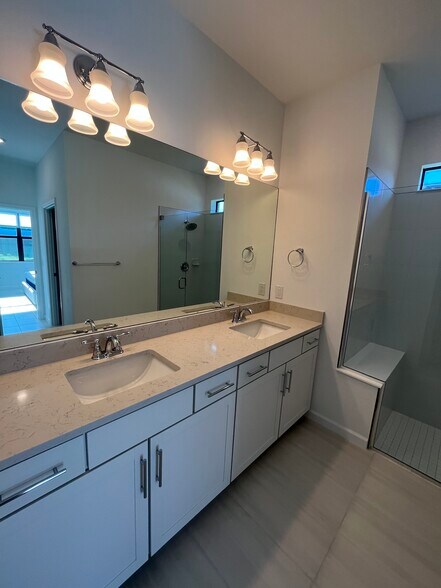 Building Photo - 2268 Yellowfin Cir