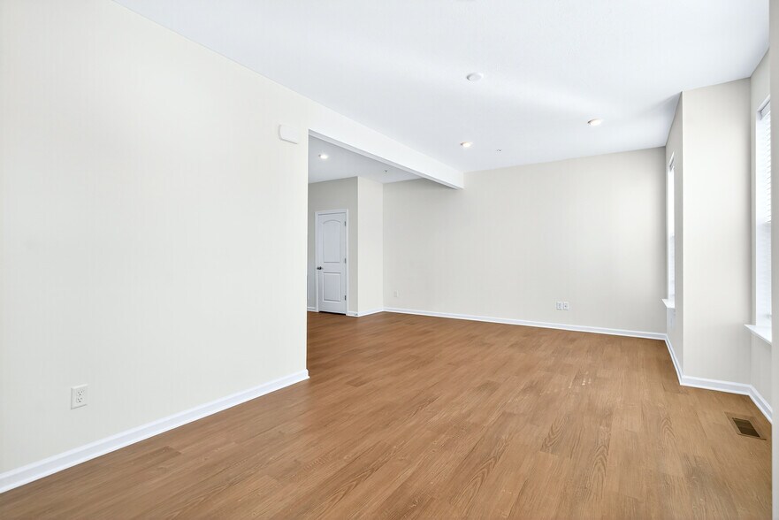 Building Photo - 600 Dana Dr