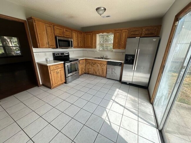 Building Photo - 1039 Dean Dr