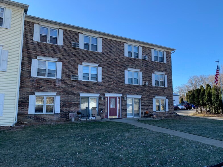 Building Photo - 930 Iowa Ave