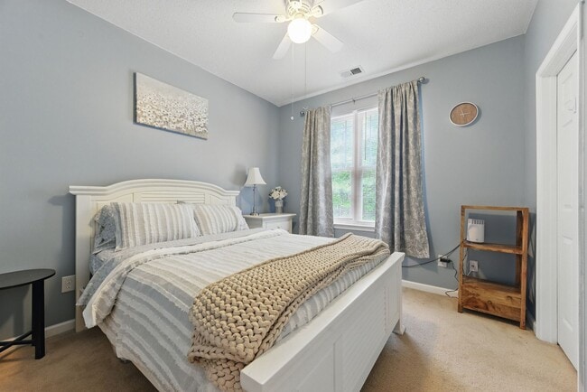 Building Photo - 985 Hollymeade Cir