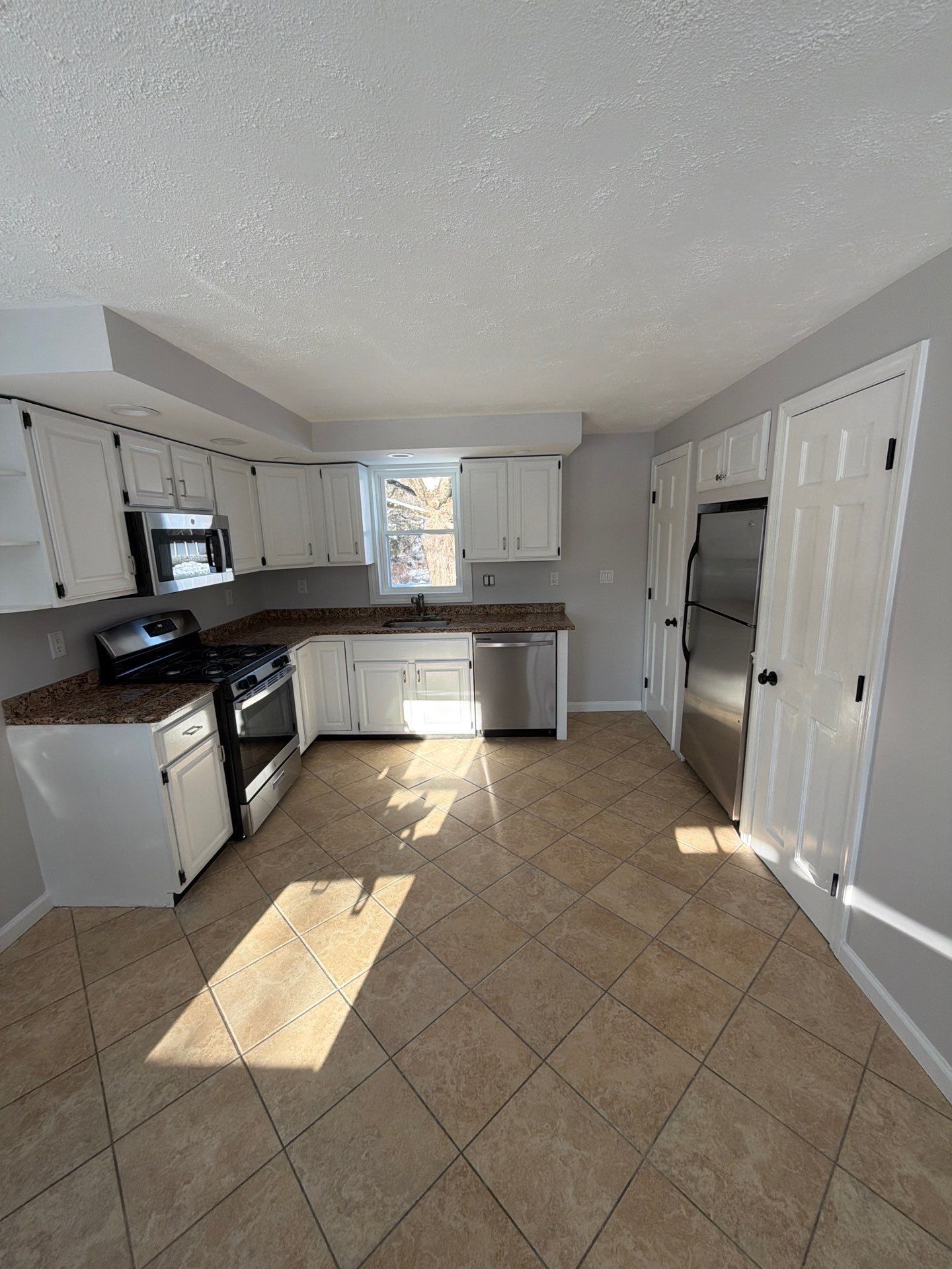 Building Photo - 610 Ives Row