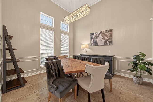 Building Photo - 171 E Lansdowne Cir