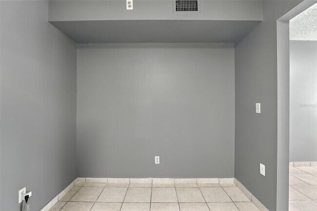Building Photo - 8201 Sun Spring Cir