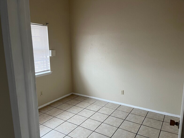 Building Photo - 11631 James Watt Dr