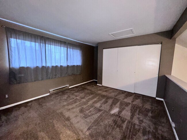 Building Photo - 1 Bedroom with Additional Loft!