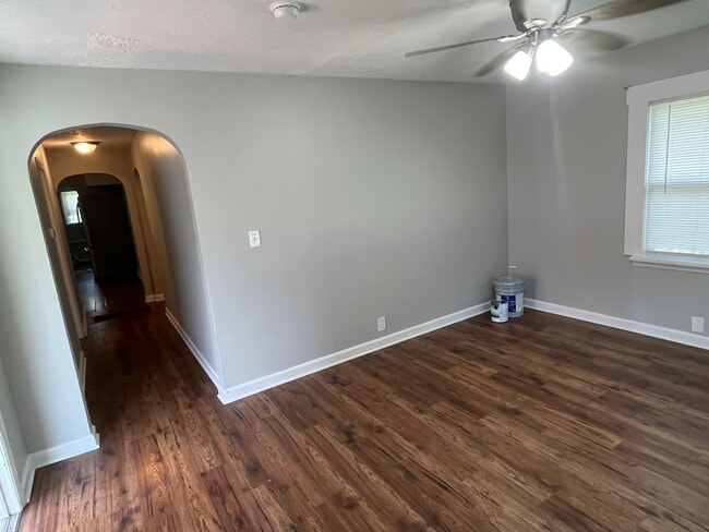 Building Photo - Perfect Small Affordable Family Home w/ Fe...