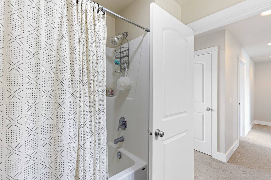 Building Photo - 201 13th St