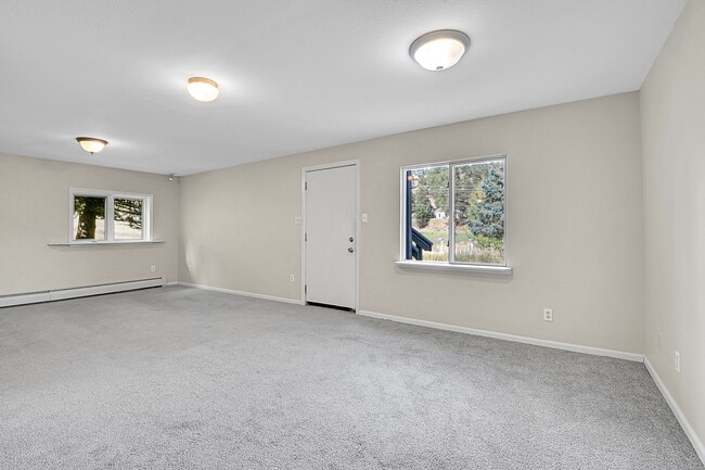 Building Photo - 836 Sleepy Hollow Dr