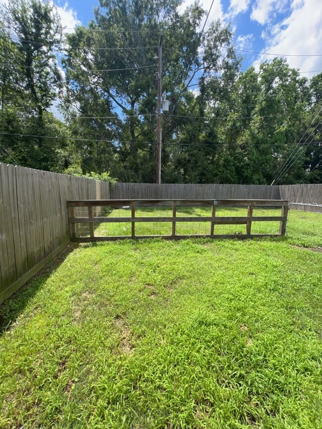 Building Photo - 24407 Strong Pine Dr