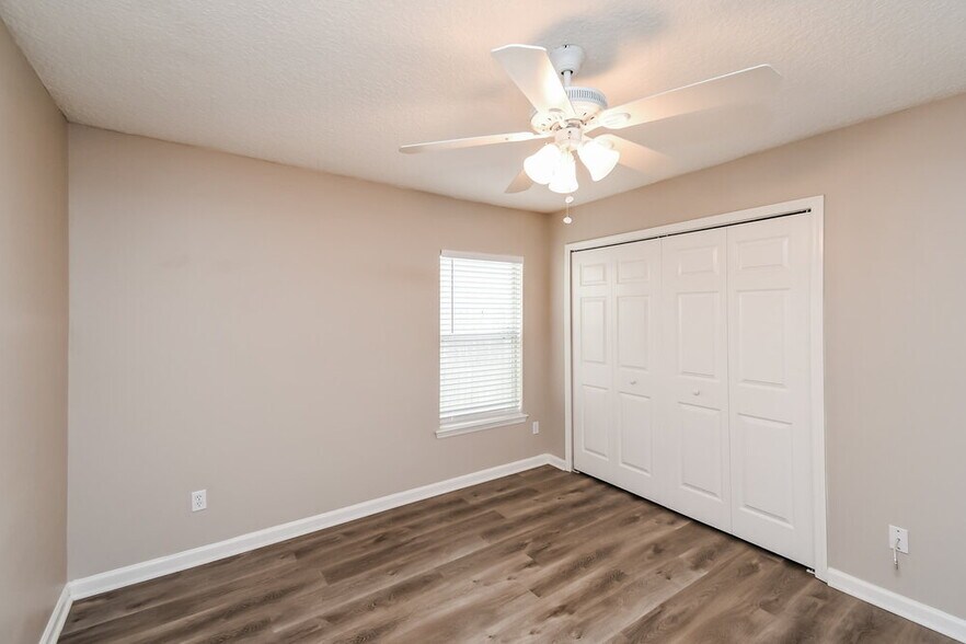 Building Photo - 9135 Prosperity Lake Dr