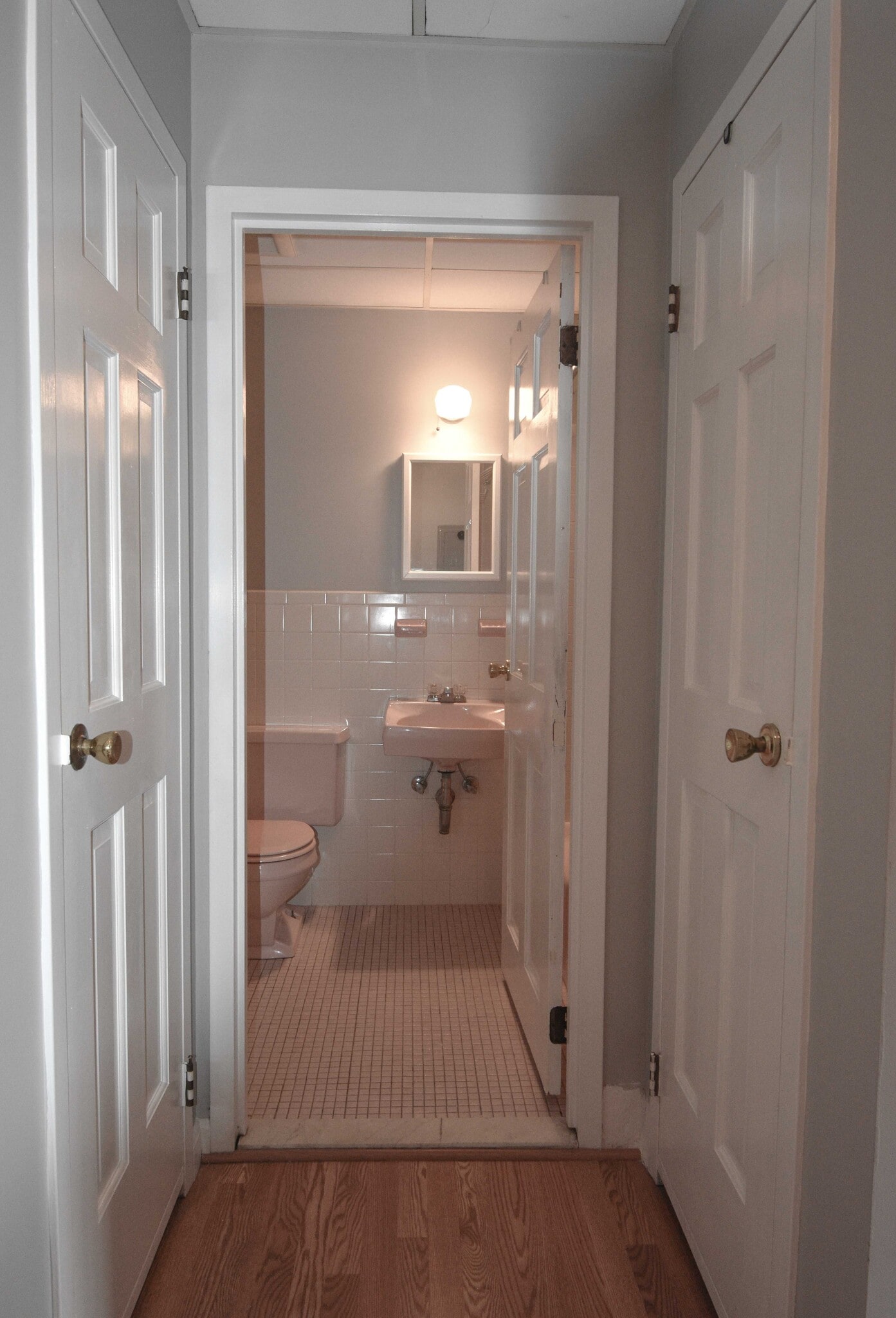 Bathroom - 549 E 4th St