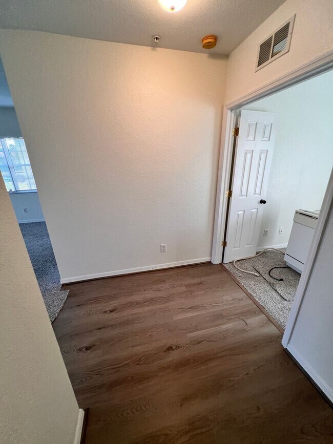 Building Photo - Annual Unfurnished Rental – 3 Bed, 2 Bath Condo in Gated Community!