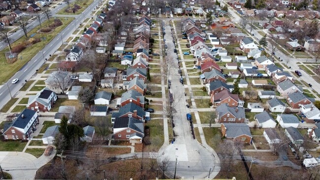 Building Photo - 21825 McCormick St