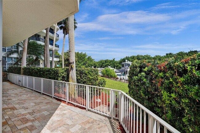 Primary Photo - 3500 Mystic Pointe Dr