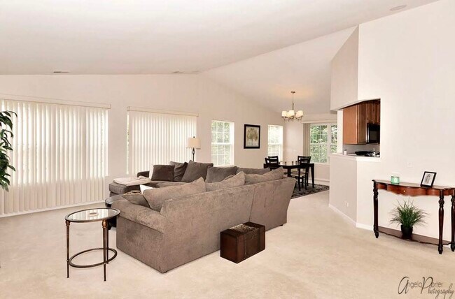 Building Photo - 404 Bay Tree Cir