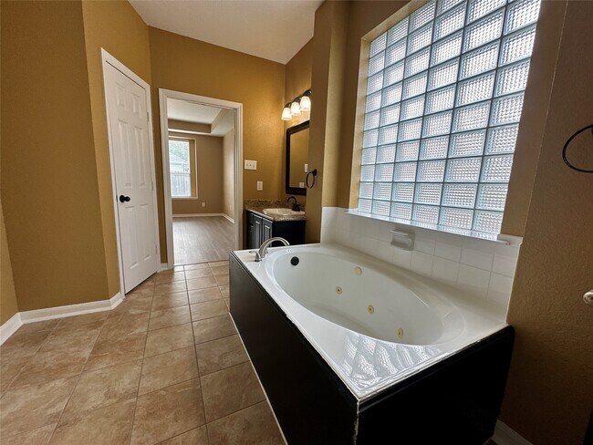 Building Photo - 14734 Harvest Chase Ct