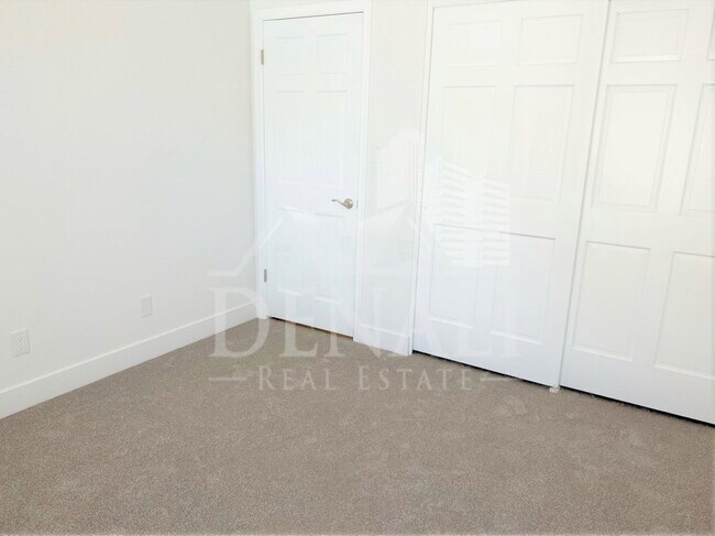 Building Photo - 618 W McNair St