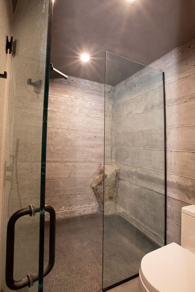 Building Photo - Architectural gem