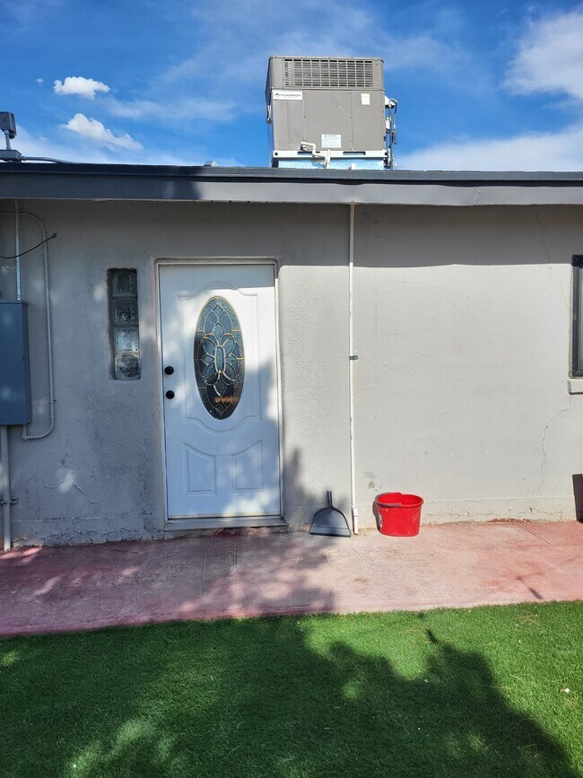 Primary Photo - 417 De Vargas Dr