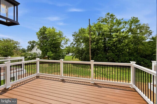 Building Photo - 241 Monteith Dr