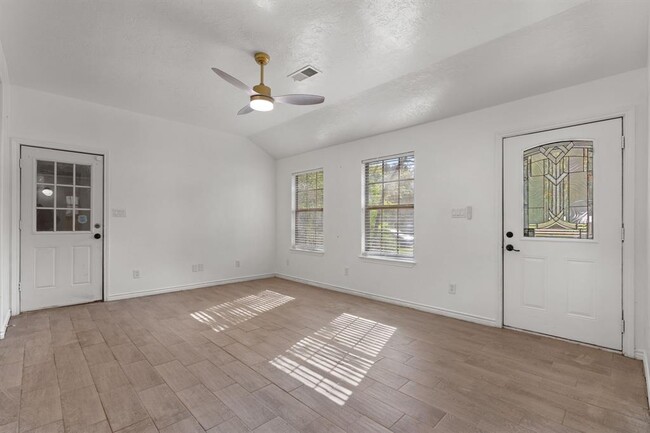 Building Photo - 2375 Shadow Ln