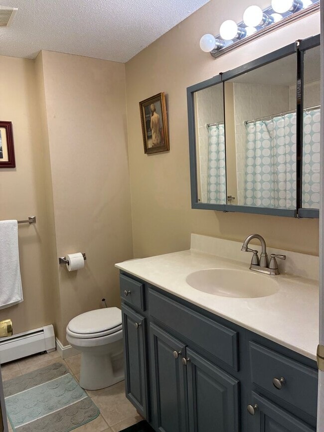 Building Photo - Wonderful 2 bedroom townhouse with heat included!