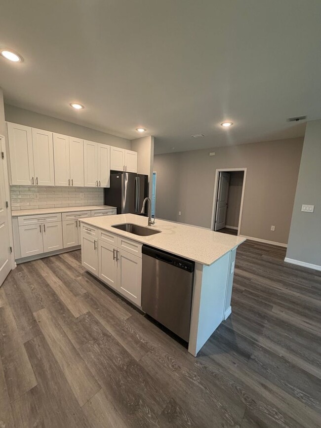 Building Photo - 24501 Zephyr Ct
