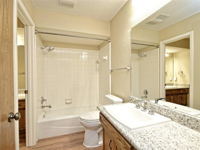 Building Photo - 8606 Mesa Dr