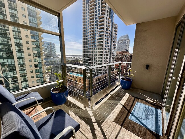 Building Photo - 654 Front St