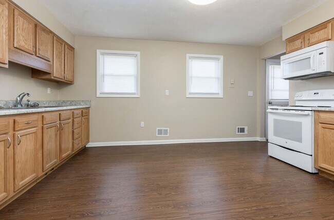 Building Photo - 3857 Darlene Dr