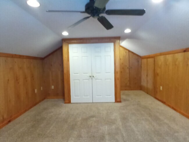 Building Photo - 350 Katydid St