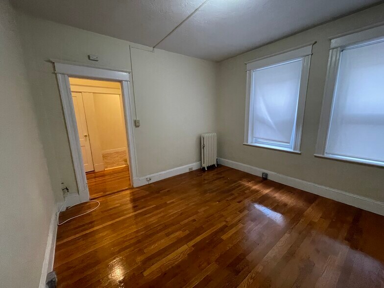 Building Photo - 19 Woodstock Ave