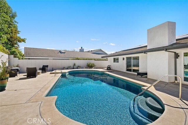 Building Photo - 1628 Santiago Dr