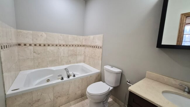 Building Photo - 1801 W Thomas St