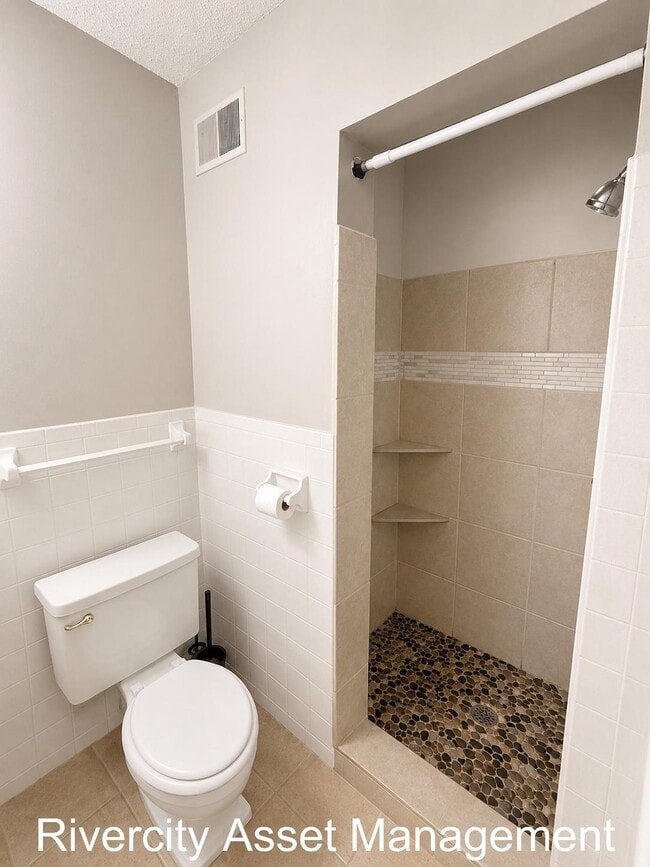 Building Photo - 5060 Childs Dr