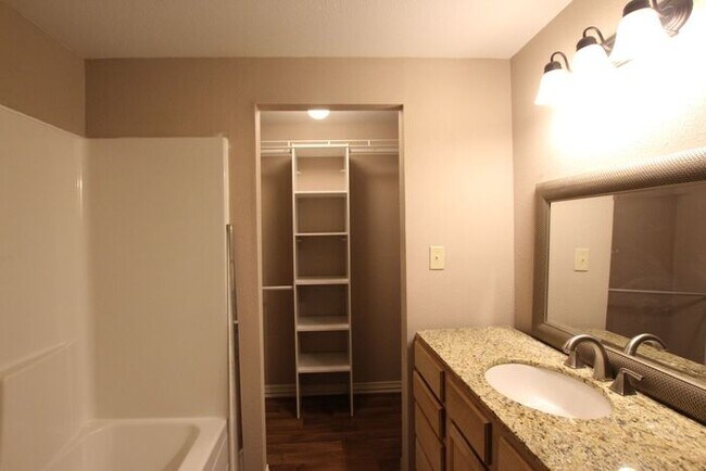 Building Photo - Tiny Home Living in Whitehouse!