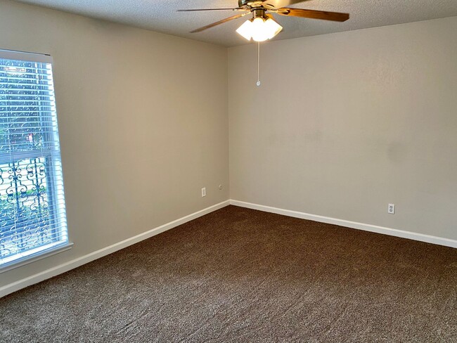 Building Photo - $1,635- New Reduced Price!  Millbrook & Sh...
