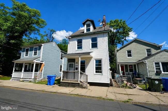 Building Photo - 111 Barclay St