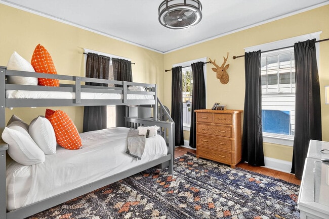 Building Photo - 3321 W San Juan St