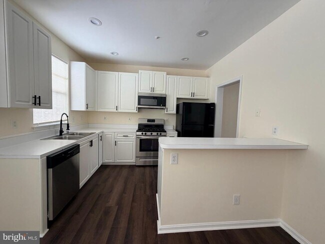 Building Photo - 14120 Silver Teal Way