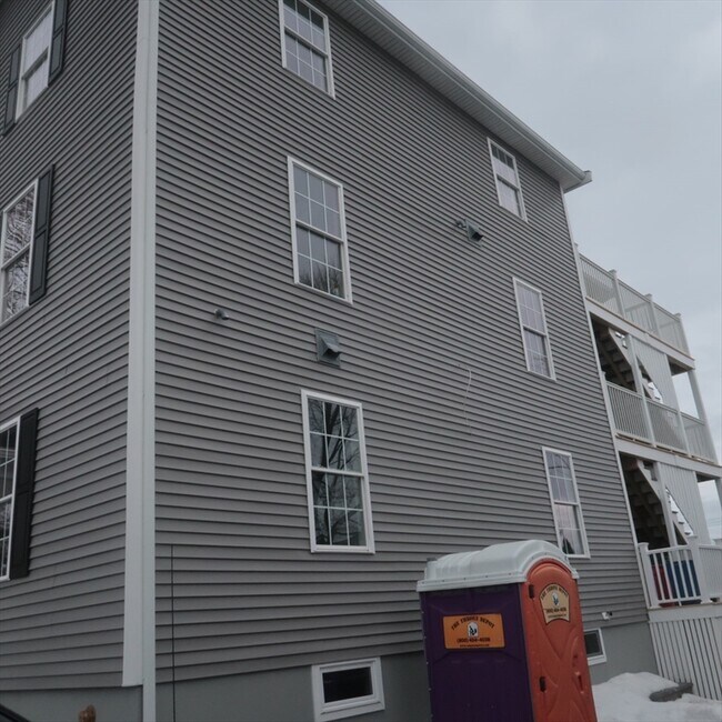 Building Photo - 32 Newhall St