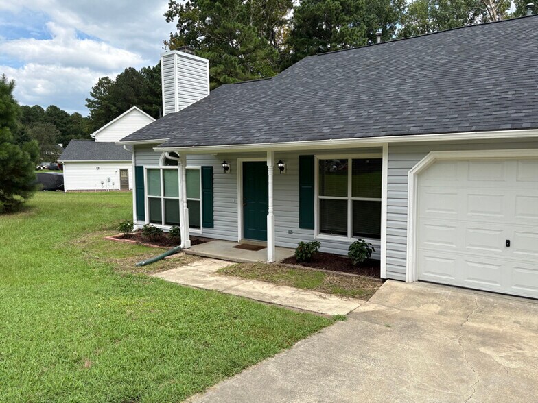 Building Photo - 4406 Tyne Dr