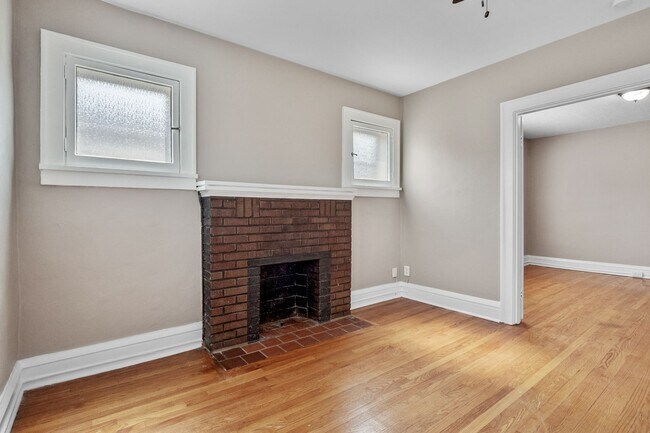 Building Photo - 4958 Walsh St
